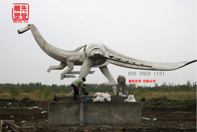 不锈钢恐龙雕�?.jpg